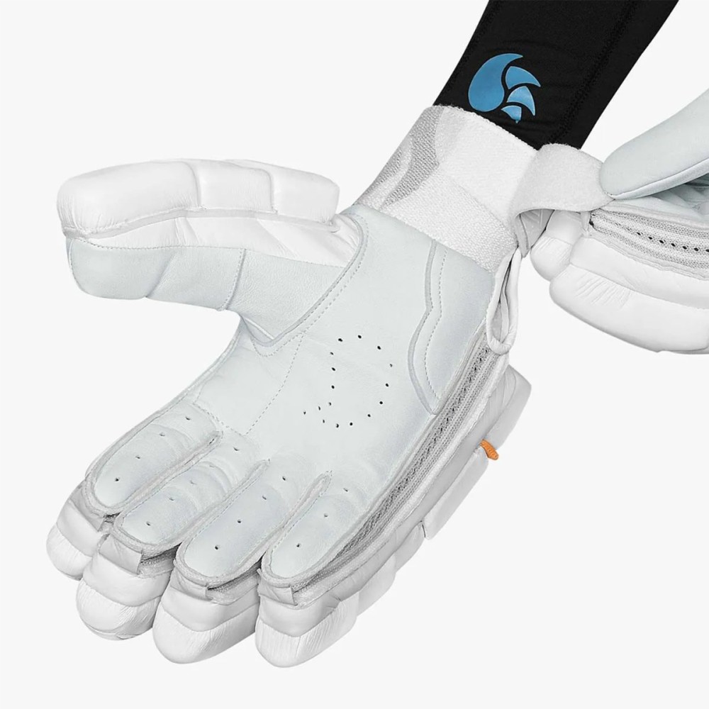 DSC The Bull Autograph Batting Gloves, Mens Left